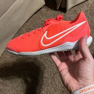 Mens nike legend 10 academy IC (DV4341 800) no box size 10